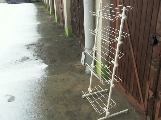 Stojak skośny ekspozycyjny 5 pólek -biały