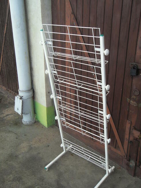 Stojak skośny ekspozycyjny 5 pólek -biały