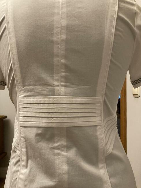 Biała koszula z kołnierzem