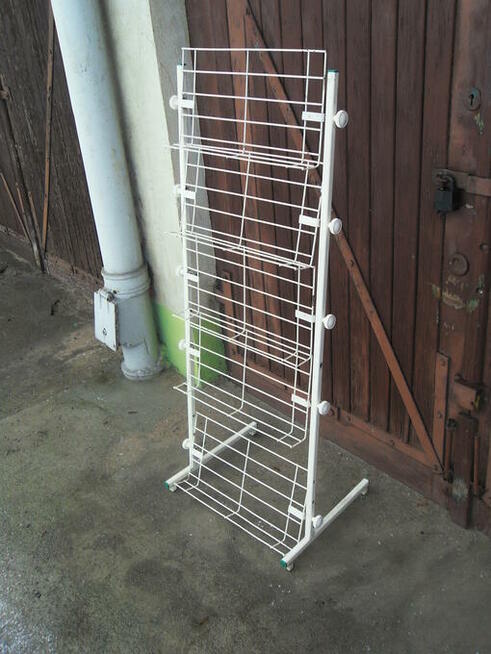 Stojak skośny ekspozycyjny 5 pólek -biały