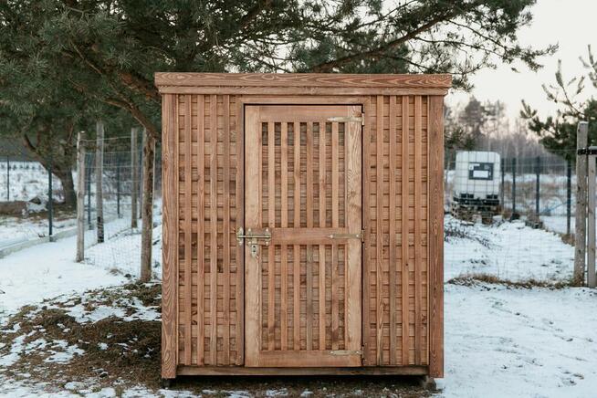 Domek narzędziowy 2 x 1,1m z elewacją lamel pion