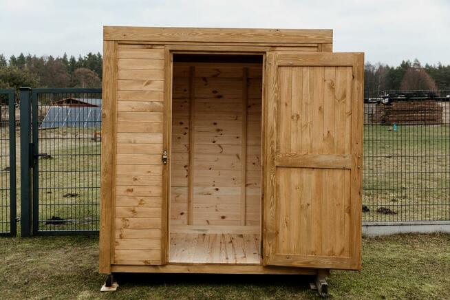 Domek 2 x 1,1m z dachem w obrysie ścian, prostym jednospadow