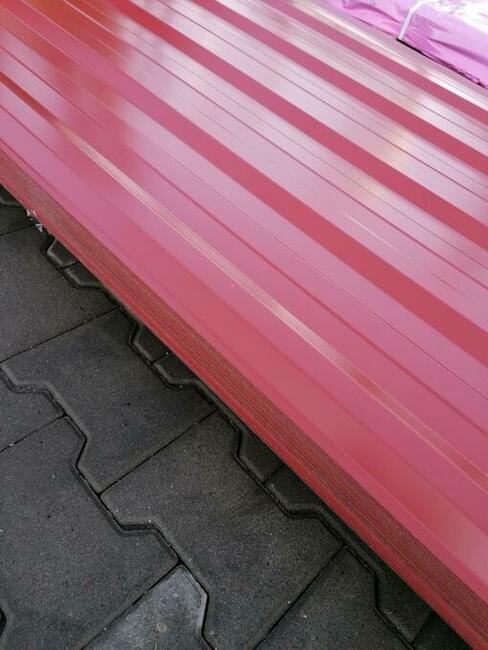 Tanie Blachy 2 gat. Czerwona blacha na szopę, garaż, stodołę