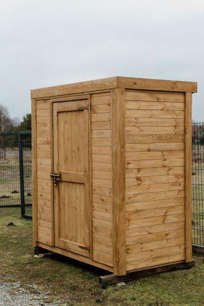 Domek 2 x 1,1m z dachem w obrysie ścian, prostym jednospadow