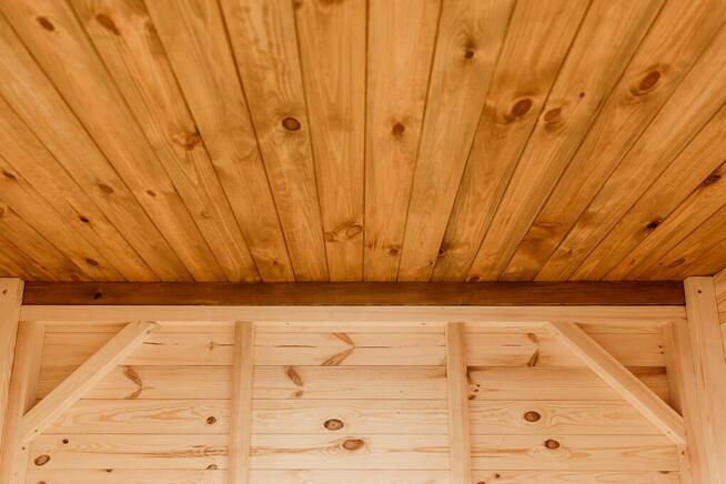 Domek 2 x 1,1m z dachem w obrysie ścian, prostym jednospadow