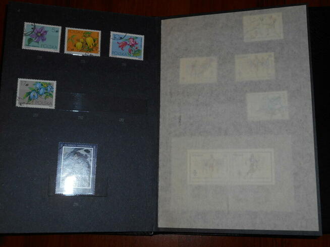 Sprzedam klaser znaczków ze znaczkami.