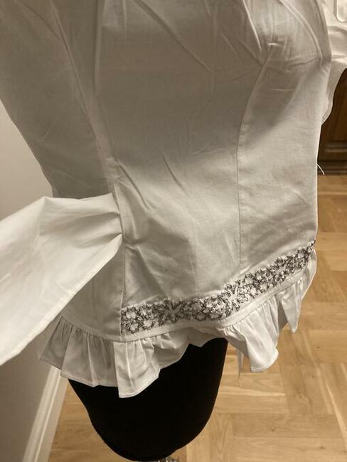 Biała bluzka z haftem