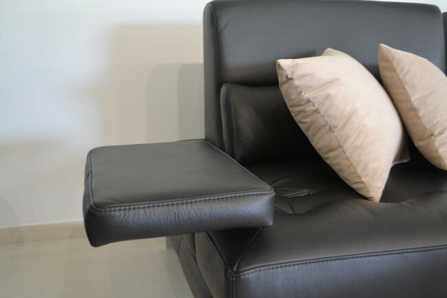 Nowoczesna kanapa Mediolan z Pufą skóra naturalna PRODUCENT