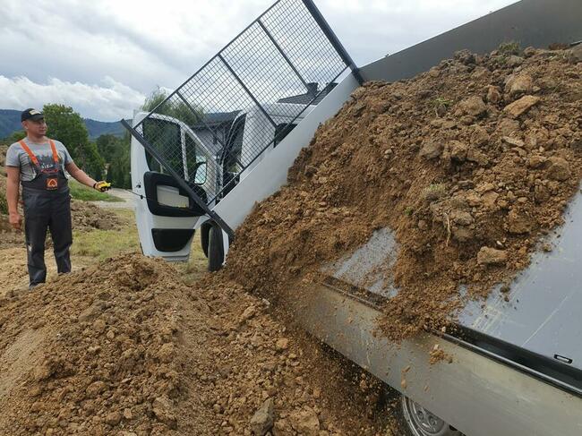 minikoparka niwelacja prace ziemne