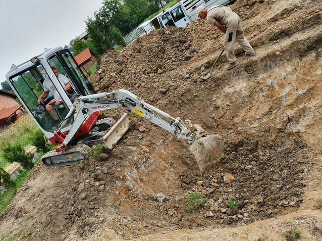 minikoparka niwelacja prace ziemne