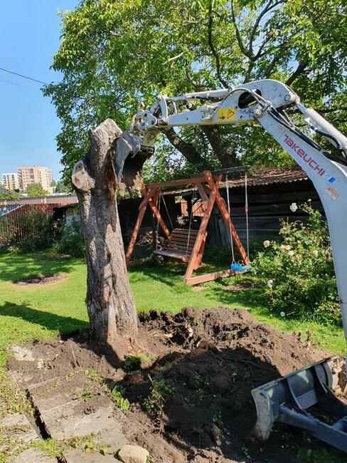 minikoparka niwelacja prace ziemne