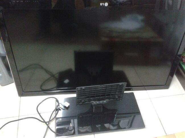 telewizor LG 42 cale hdmi 3D usb dvbt full hd 100hz tv uszko