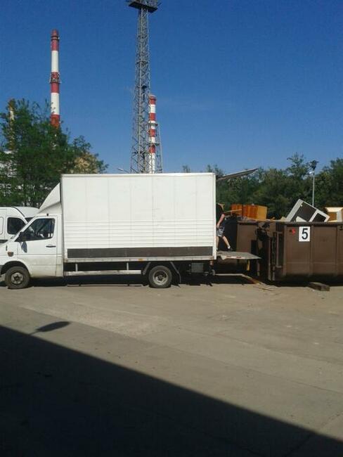 Wywóz starych mebli UTYLIZACJA Opróżnianie mieszkań/domów