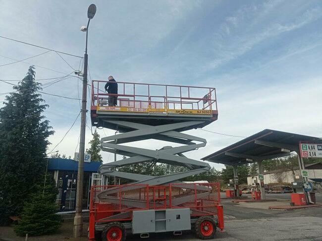 Samojezdny podest ruchomy nożycowy 4x4 podnośnik koszowy wyn