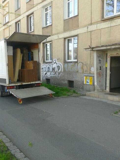 Wywóz starych mebli UTYLIZACJA Opróżnianie mieszkań/domów