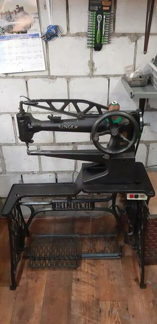 Maszyna SINGER do szycia z silnikiem 230V
