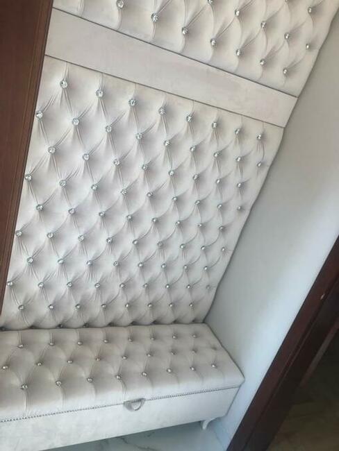 Krzesło podnóżek do toaletki