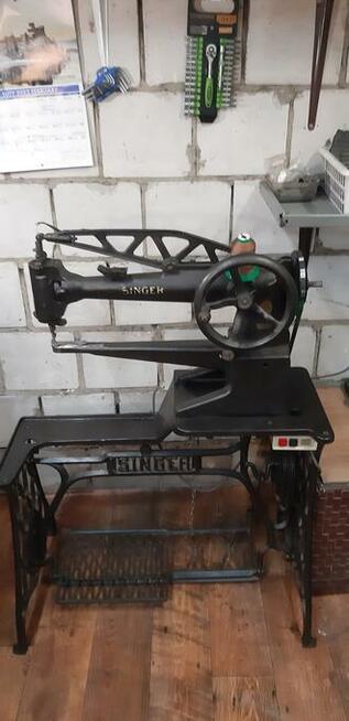 Maszyna SINGER do szycia z silnikiem 230V