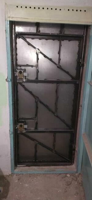 Drzwi metalowe do piwnicy , konstrukcje stalowe