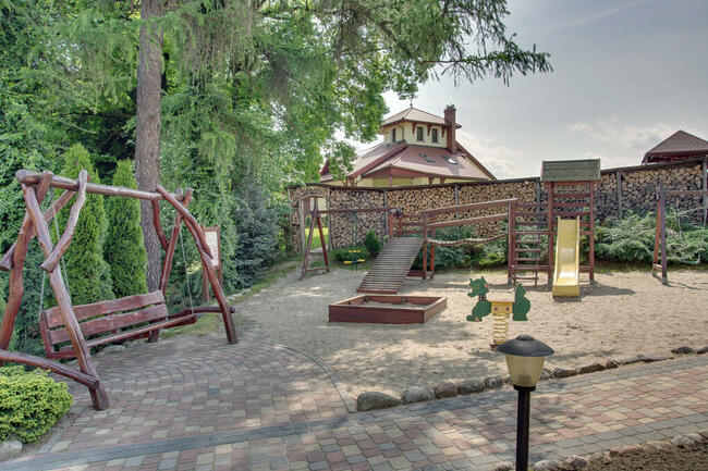 Obiekt do działalności usługowej, hurtowej, Dom Seniora.