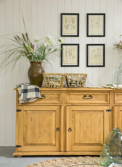 Drewniana komoda w stylu country