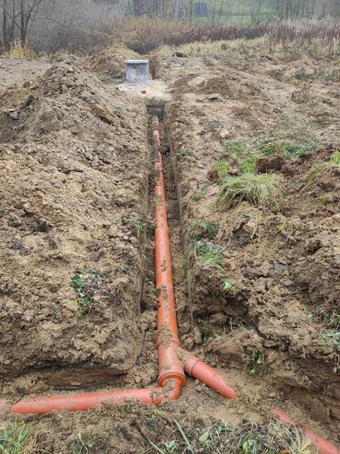 Odwodnienia drenaże liniowe odprowadzanie wody studnie chłon