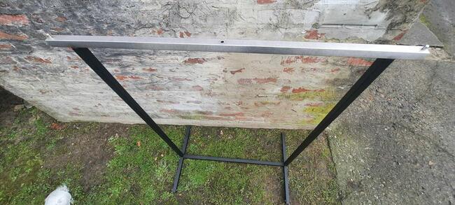 Wieszak na ubrania wolnostojący z profila do garderoby