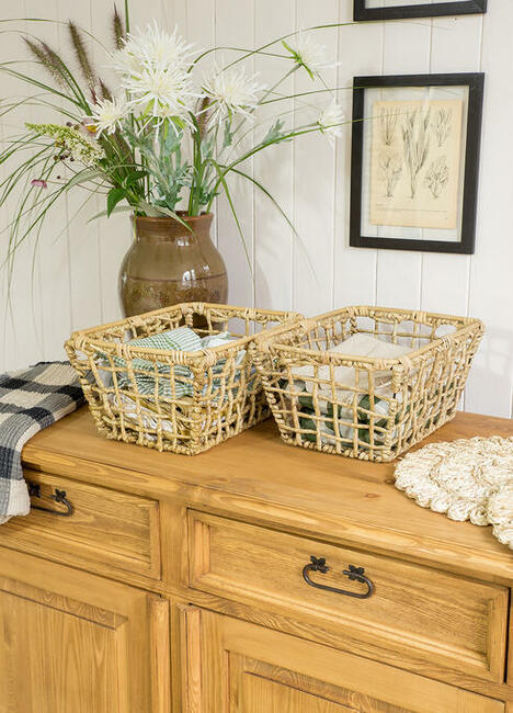 Drewniana komoda w stylu country