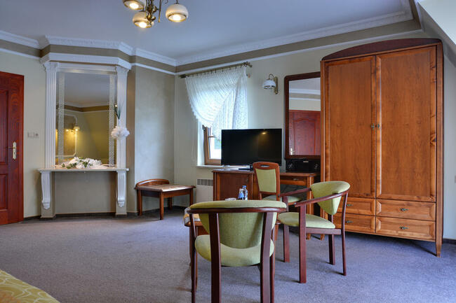 Obiekt do działalności usługowej, hurtowej, Dom Seniora.