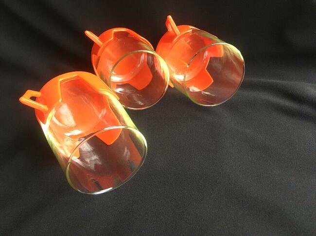 PRL szklanki pomarańczowe koszyczki