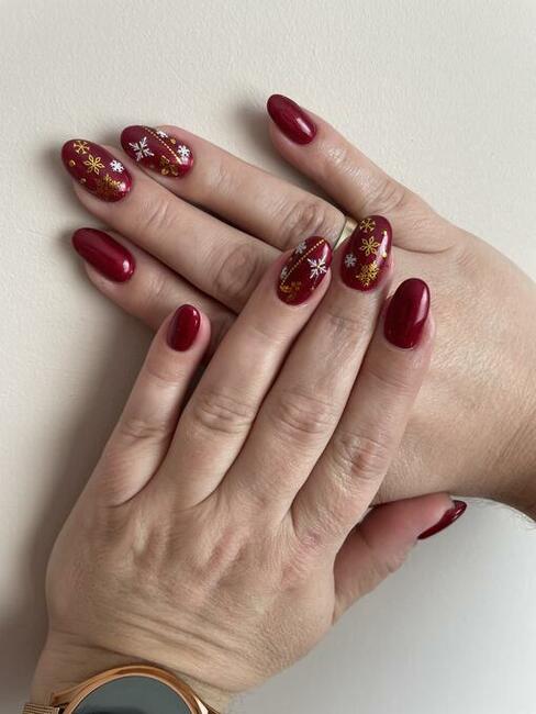 Stylizacja Paznokci żelowe , hybrydowe .