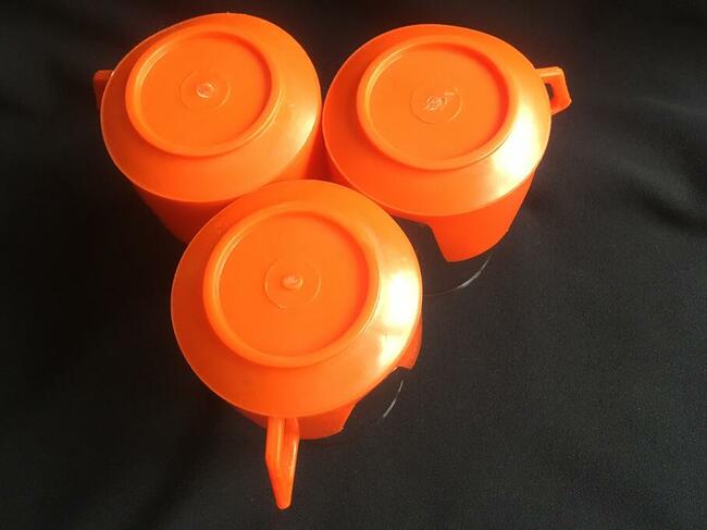 PRL szklanki pomarańczowe koszyczki