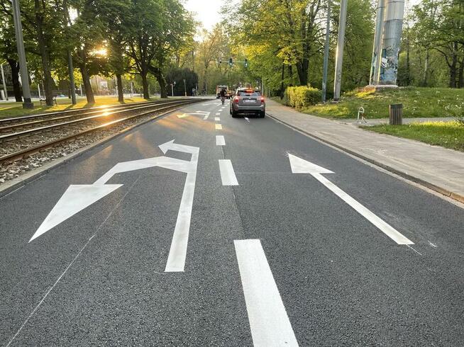 Oznakowanie poziome, pasów, hal, magazynów, parkingu Poznań