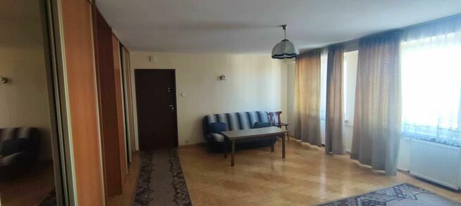 Dwupokojowe z oddzielną kuchnią, blisko stacja Metra