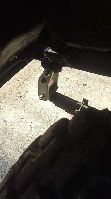 Wieszaki resorów Nissan Patrol +2 smarowane!