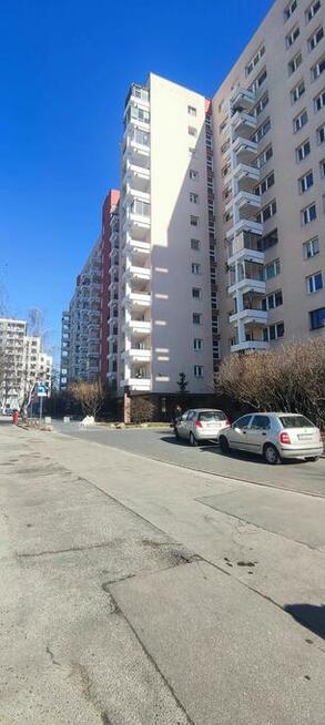 Dwupokojowe z oddzielną kuchnią, blisko stacja Metra