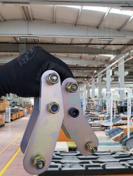 Wieszaki resorów Nissan Patrol +2 smarowane!