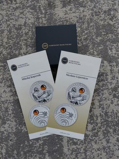 Moneta M. Kopernik z bursztynem+2xfoldery PL_ENG