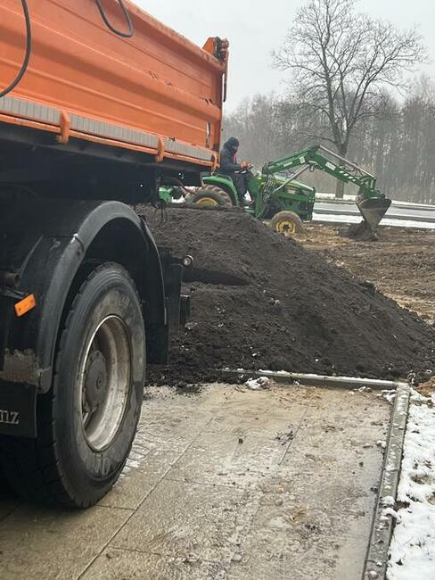 czarnoziem czarna ziemia humus sprzedaż czarnoziemu Dywity