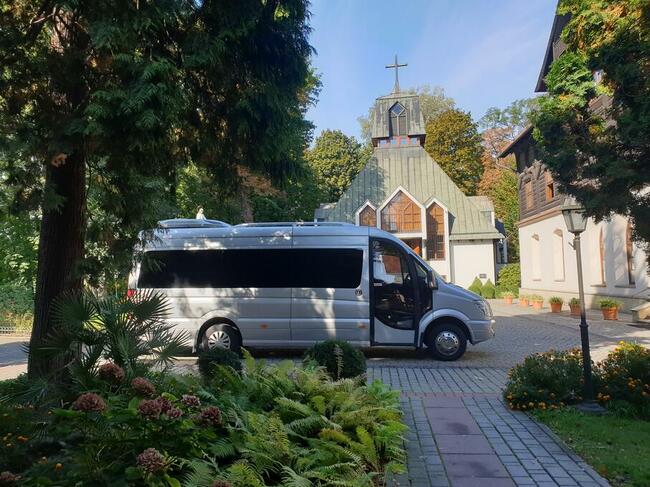 Przewóz osób na wycieczki przewozy turystyczne busy autokary