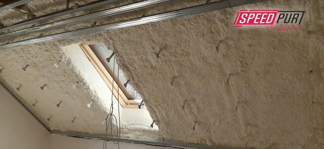 Piana PUR Ocieplanie Poddasze Wiązary Dach Strop Witnica