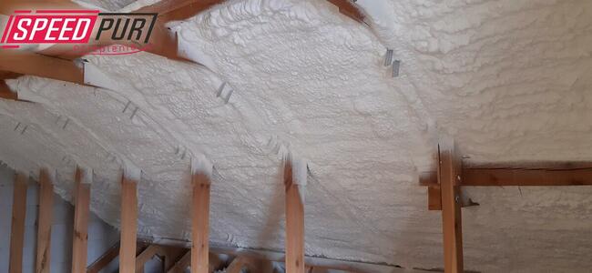 Piana PUR Ocieplanie Poddasze Wiązary Dach Strop SpeedPur