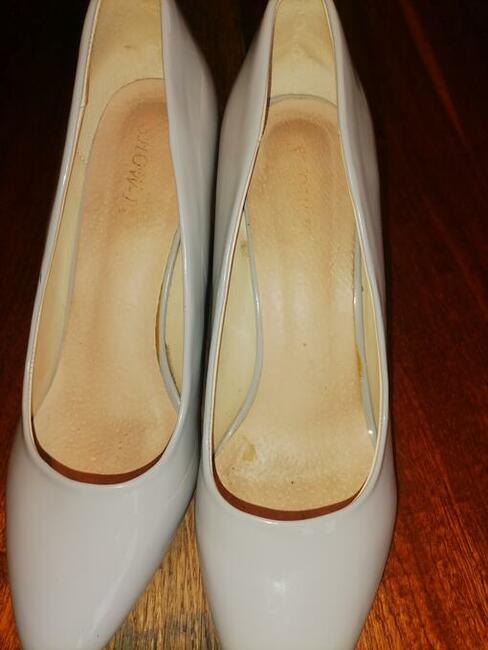 Buty damskie na obcasie w bdb stanie