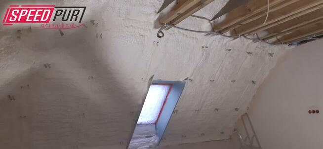 Piana PUR Ocieplanie Poddasze Wiązary Dach Strop Witnica