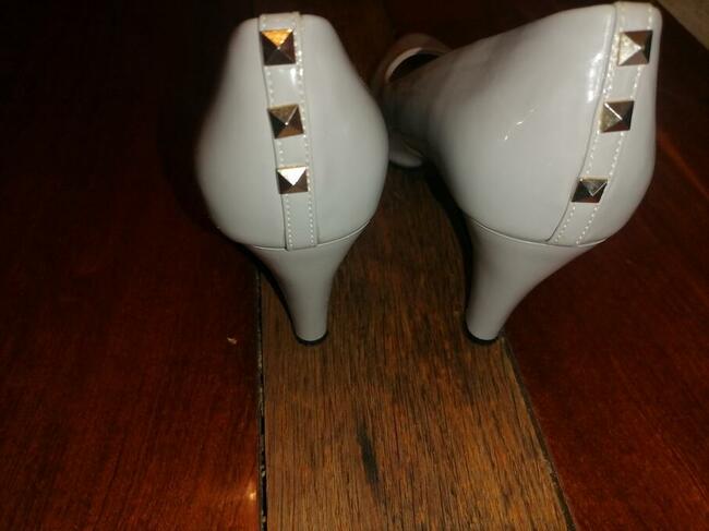 Buty damskie na obcasie w bdb stanie