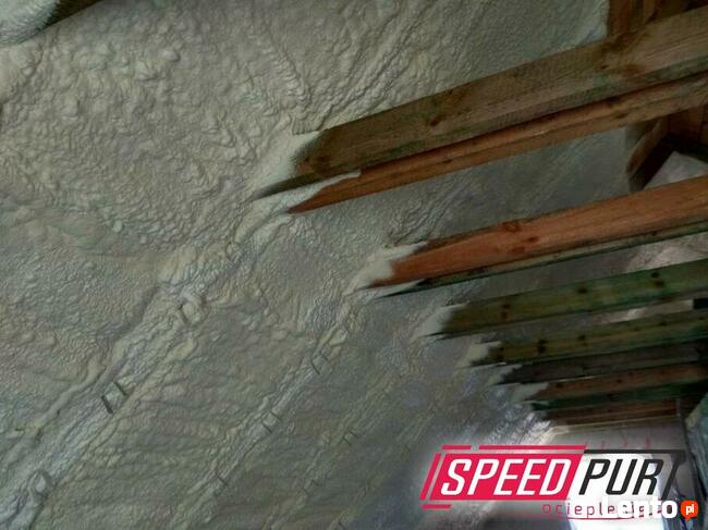 Piana PUR Ocieplanie Poddasze Wiązary Dach Strop Witnica