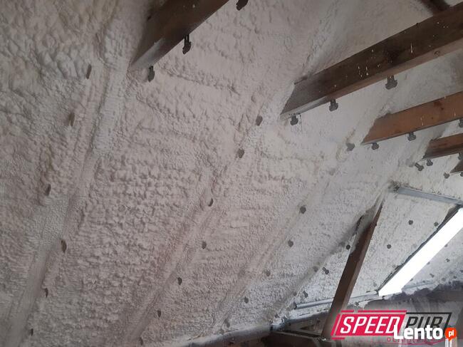 Piana PUR Ocieplanie Poddasze Wiązary Dach Strop Witnica