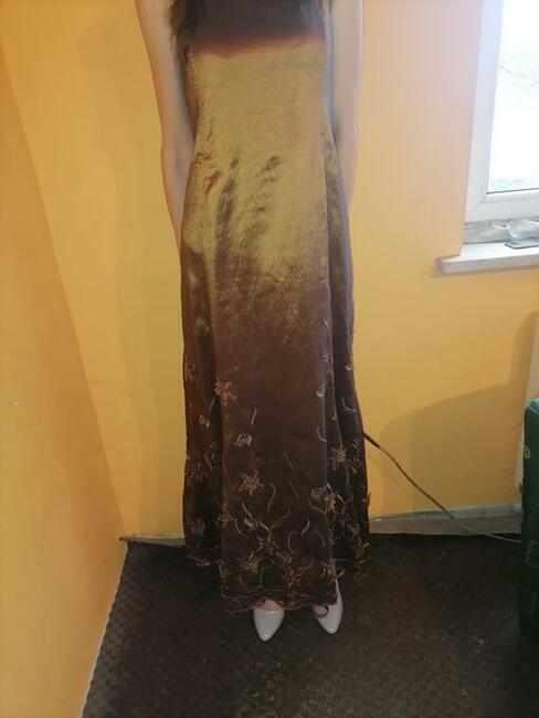 Buty damskie na obcasie w bdb stanie