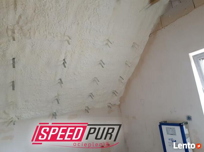 Piana PUR Ocieplanie Poddasze Wiązary Dach Strop Witnica