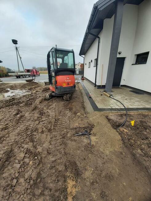 Praca przy zakładaniu ogrodów.